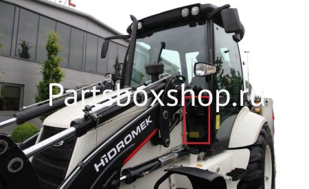 Стекло ветровое нижнее левое ТЗ Hidromek 102b, 102s, 105 KMK
