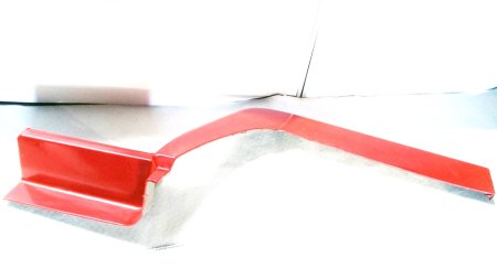 Крыло левое с подножкой (для кабины со спальником) Евро-2 красное HOWO WG1642230012